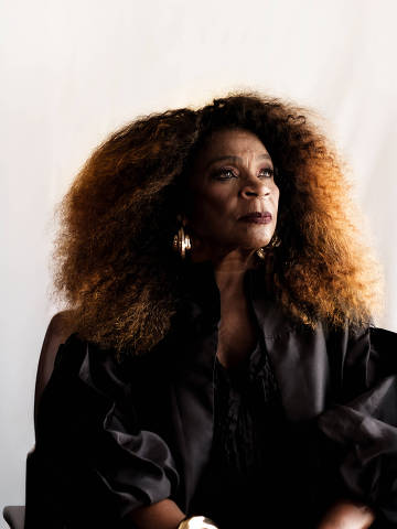 A cantora Zezé Motta 