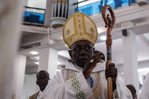 (FILES) Guinean cardinal Robert Sarah (L) attends a prayer at the Cathedral of Our Lady of Victories in Dakar on December 4, 2023. As Africa's share of the Catholic population booms, mirroring its growing share of the world population as the continent grows while Europe has greyed and secularised, renewed attention has turned to whether the church is ready for its first black pope. (Photo by GUY PETERSON / AFP)