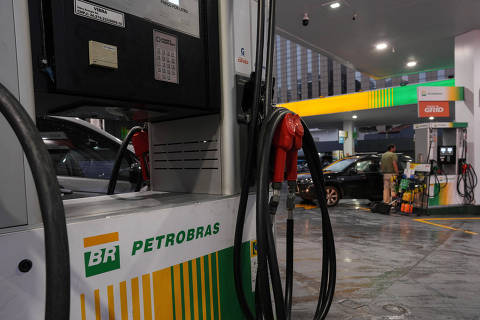 A view of a Petrobras gas station in Sao Paulo, Brazil, April 25, 2025. REUTERS/Alexandre Meneghini ORG XMIT: PPPAMX04