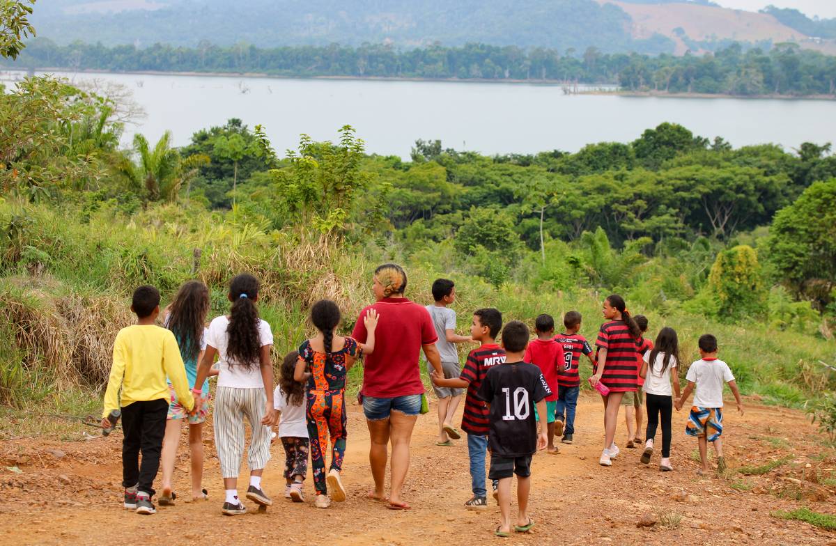 Falta de contato com natureza afeta crianças em comunidades tradicionais na amazônia