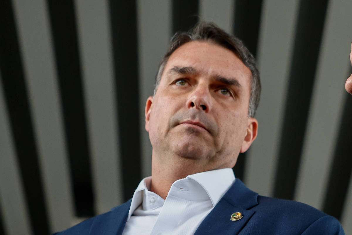 Flávio recebe funcionário de Trump, mas nega ter discutido sanções contra Moraes