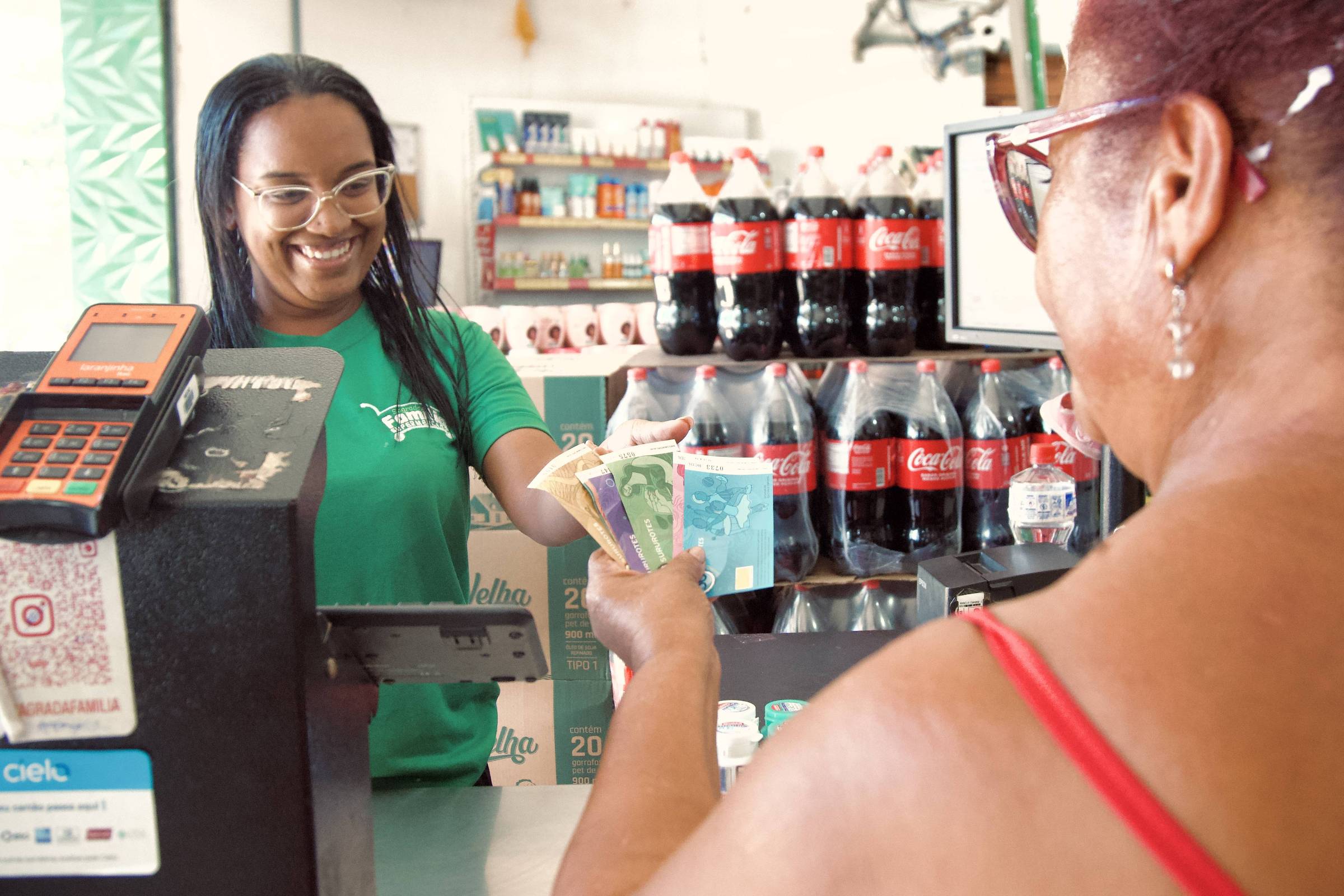 Moeda social, sururote esquenta economia de comunidade de Maceió