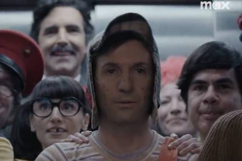 O ator Pablo Cruz Guerrero no papel de Chaves em série da Max