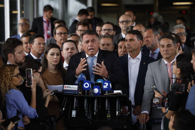 Jair Bolsonaro virou réu por possível envolvimento na trama golpista após a Primeira Turma do Supremo aceitar a denúncia oferecida pela PGR. Depois do julgamento, ele discursou à imprensa