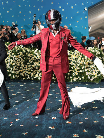 Damson Idris poses during the Met Gala, an annual fundraising gala held for the benefit of the Metropolitan Museum of Art's Costume Institute with this year's theme 'Superfine: Tailoring Black Style,' in New York City, New York, U.S., May 5, 2025. REUTERS/Mario Anzuoni ORG XMIT: HRB120