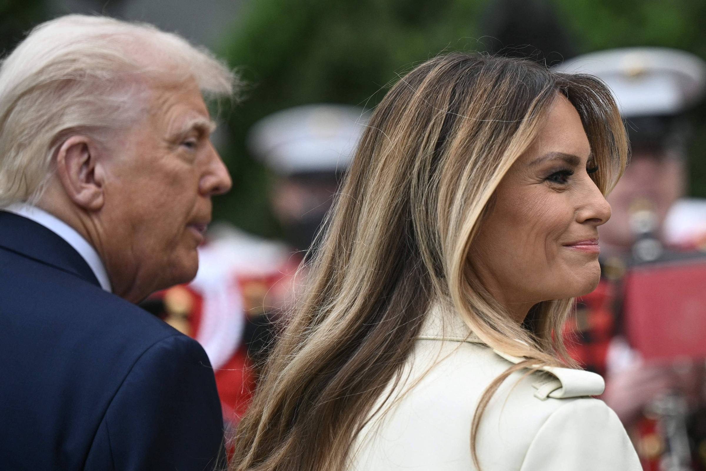 Investidores lucraram US$ 100 milhões comprando cripto de Melania Trump antes do lançamento