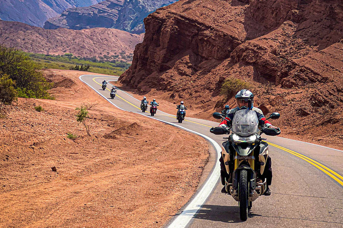 Agência de viagem em SP oferece curso de pilotagem e roteiros para motociclistas