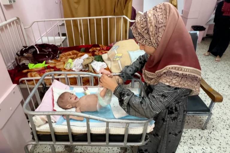 'Não havia comida quando dei à luz': desnutrição avança em Gaza no terceiro mês de bloqueio israelense