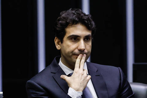 BRASILIA,DF,1-4-2025: O presidente do Banco Central, BC, Gabriel Galípolo participa de sessão para comemorar o aniversário do Banco na Câmara dos Deputados (FOTO: Gabriela Biló/Folhapress, POLITICA)
