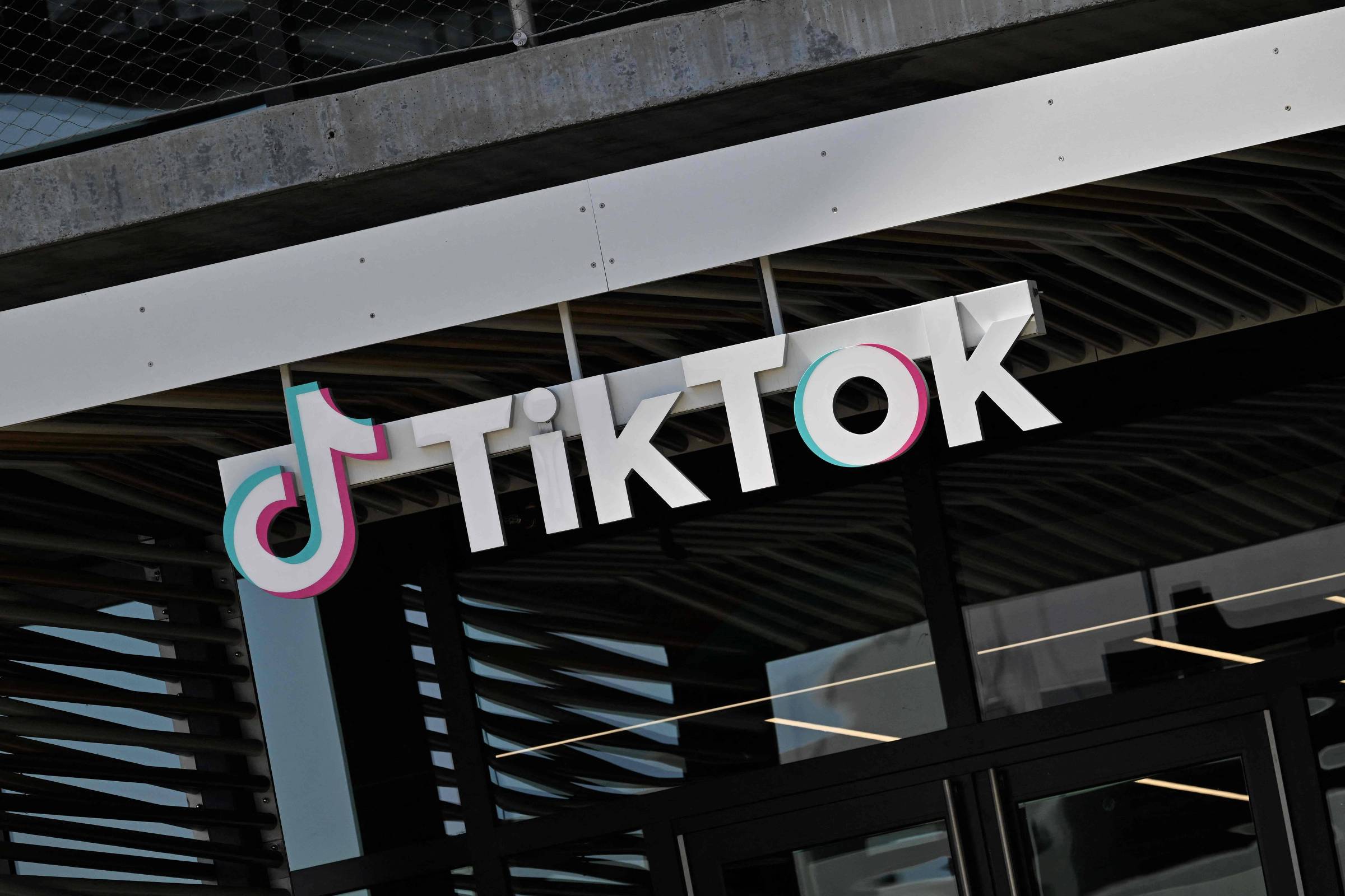 TikTok anuncia construção de data center na Finlândia após ser multado pela UE