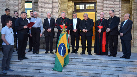 Cardeais brasileiros chegam à Casa Santa Marta na véspera do conclave
( Foto: Padre Robson Caramano/Divulgação/Pontifício Colégio Pio Brasileiro ) DIREITOS RESERVADOS. NÃO PUBLICAR SEM AUTORIZAÇÃO DO DETENTOR DOS DIREITOS AUTORAIS E DE IMAGEM