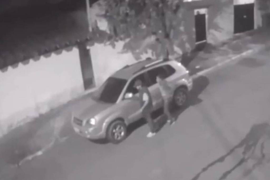 Polícia Civil pede prisão de suspeito que aparece em vídeo abandonando carro de professora morta em SP