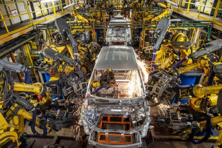 Produção industrial brasileira cresce 1,2% em março, maior taxa em nove meses