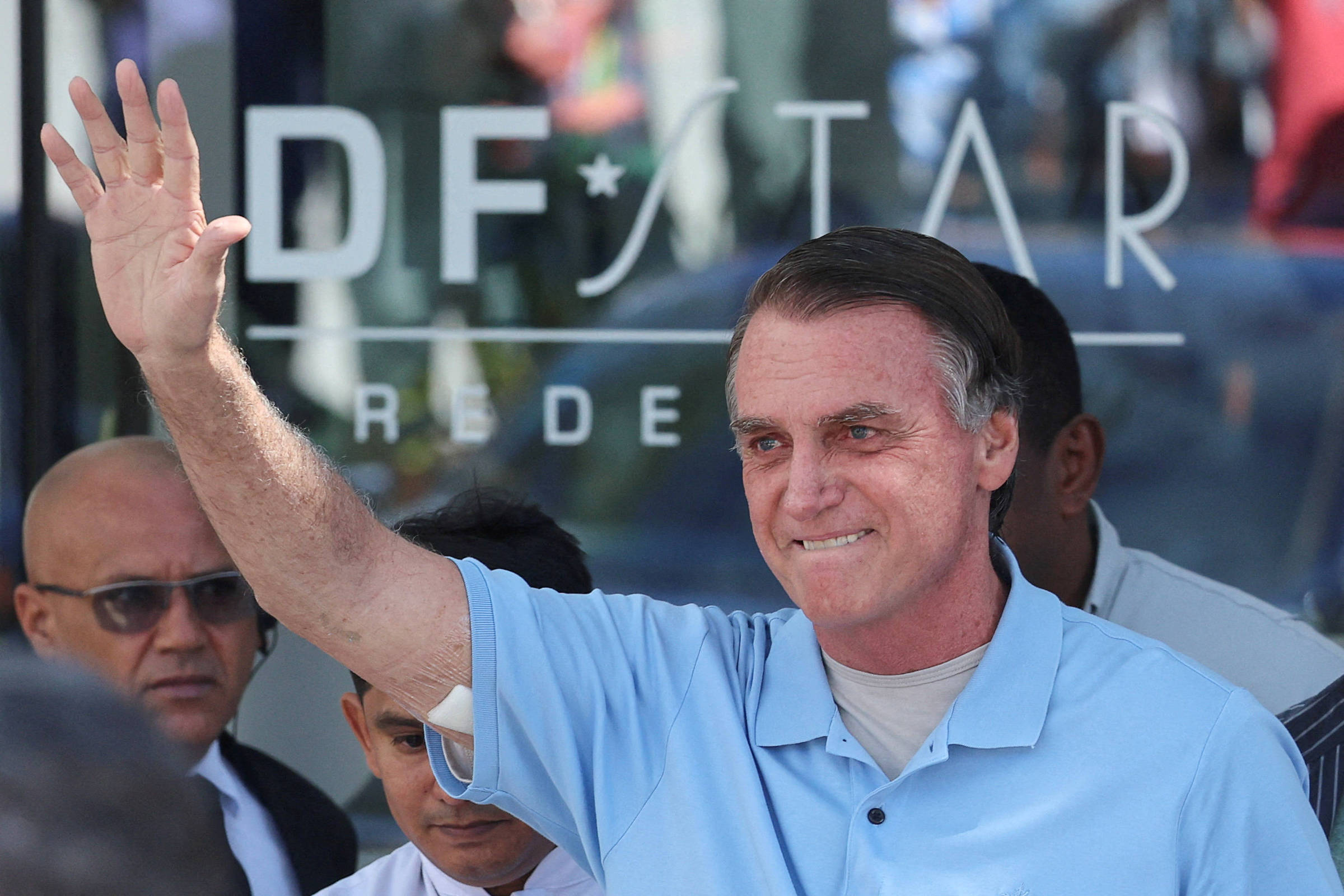 Três dias após alta, Bolsonaro diz que 'pretende' ir à passeata por anistia em Brasília