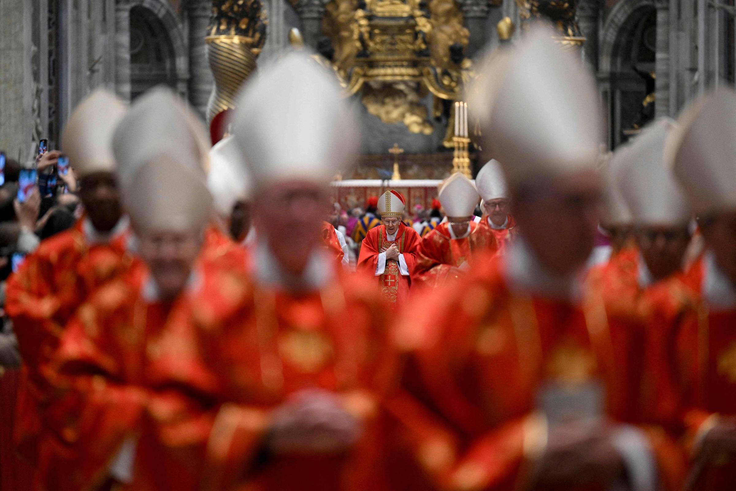 Italianos, que esperam fim de hiato de 47 anos sem papa local, chefiaram Vaticano por 455 anos consecutivos