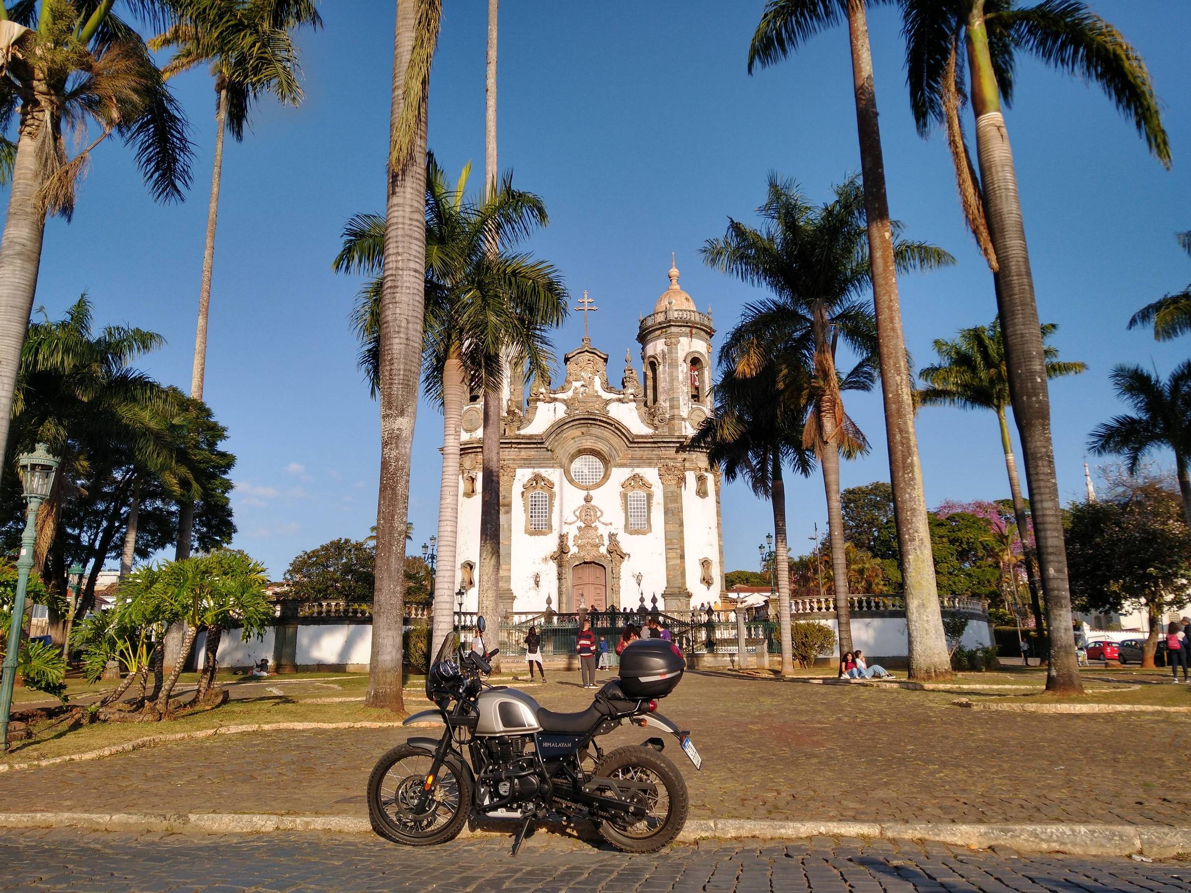 Viajar solo de moto requer atenção, mas liberdade supera as incertezas