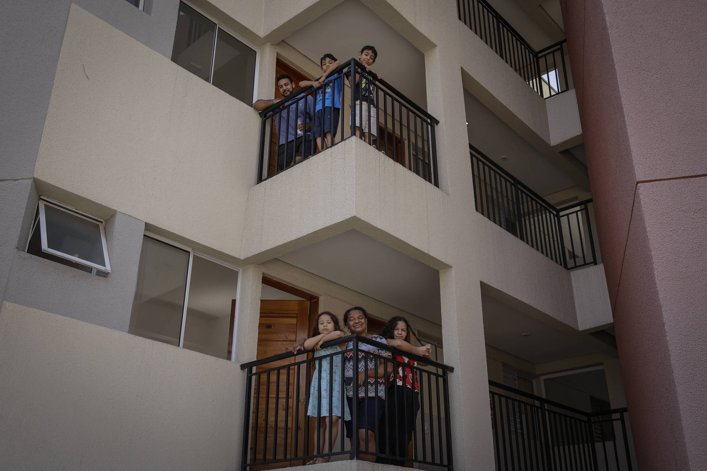 Primeiras famílias saem da favela do Moinho, em SP, para imóveis definitivos da CDHU