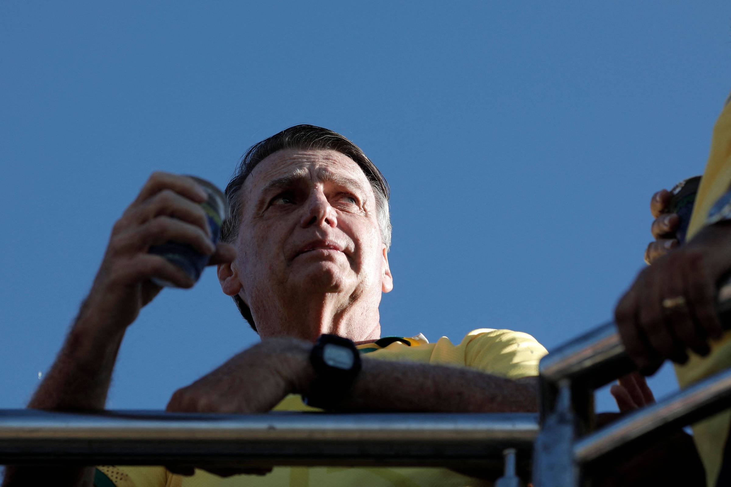 Bolsonaro admite possibilidade de corrupção no INSS em seu governo e defende investigação