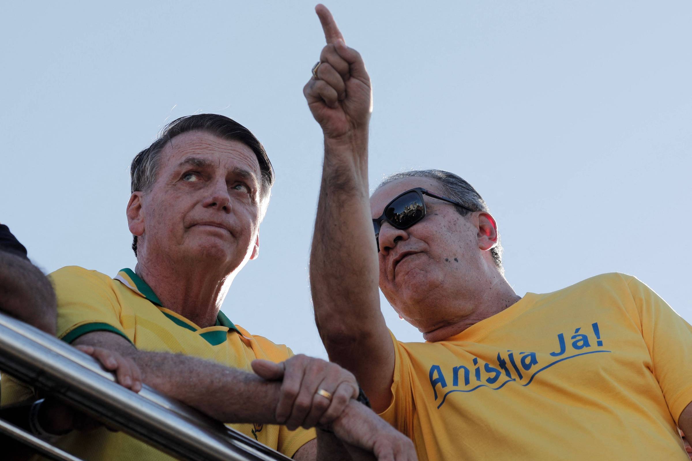 'Não vamos abaixar a cabeça', diz Bolsonaro em ato por anistia 3 dias após alta hospitalar