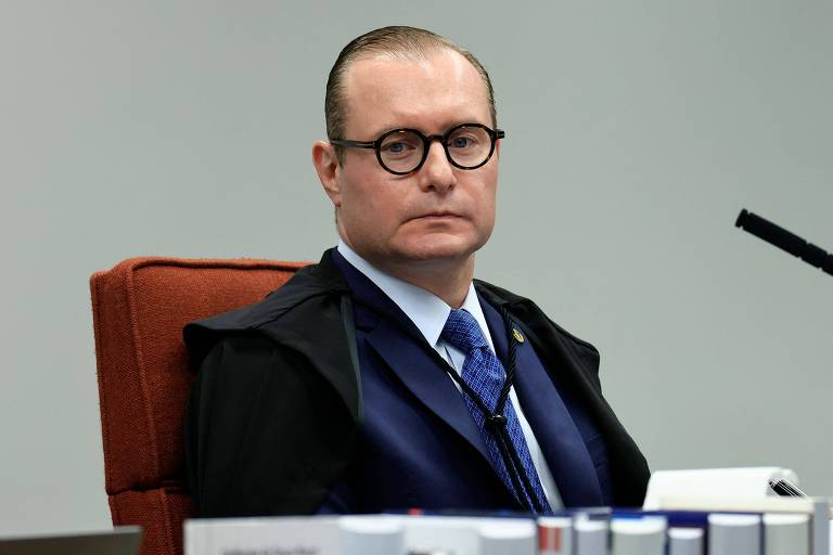 Ministros do STF dizem que decisão da Câmara a favor de Ramagem e Bolsonaro é inconstitucional