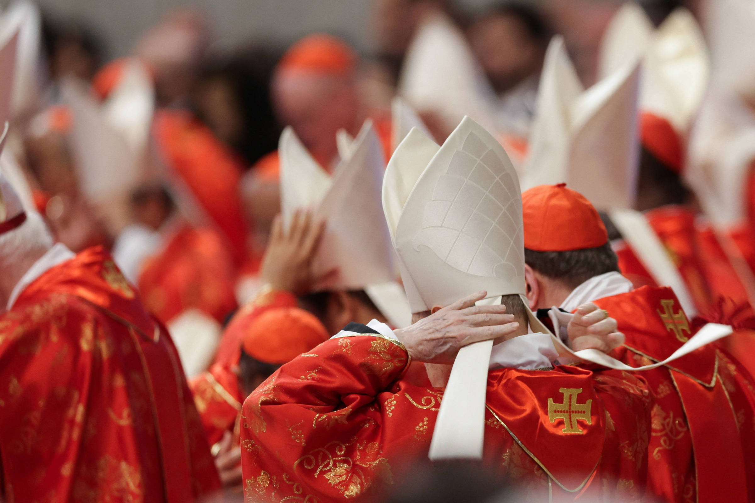Conclave tem seu próprio 'código eleitoral', com veto a comunicação externa e a imagens de 'papa defunto'