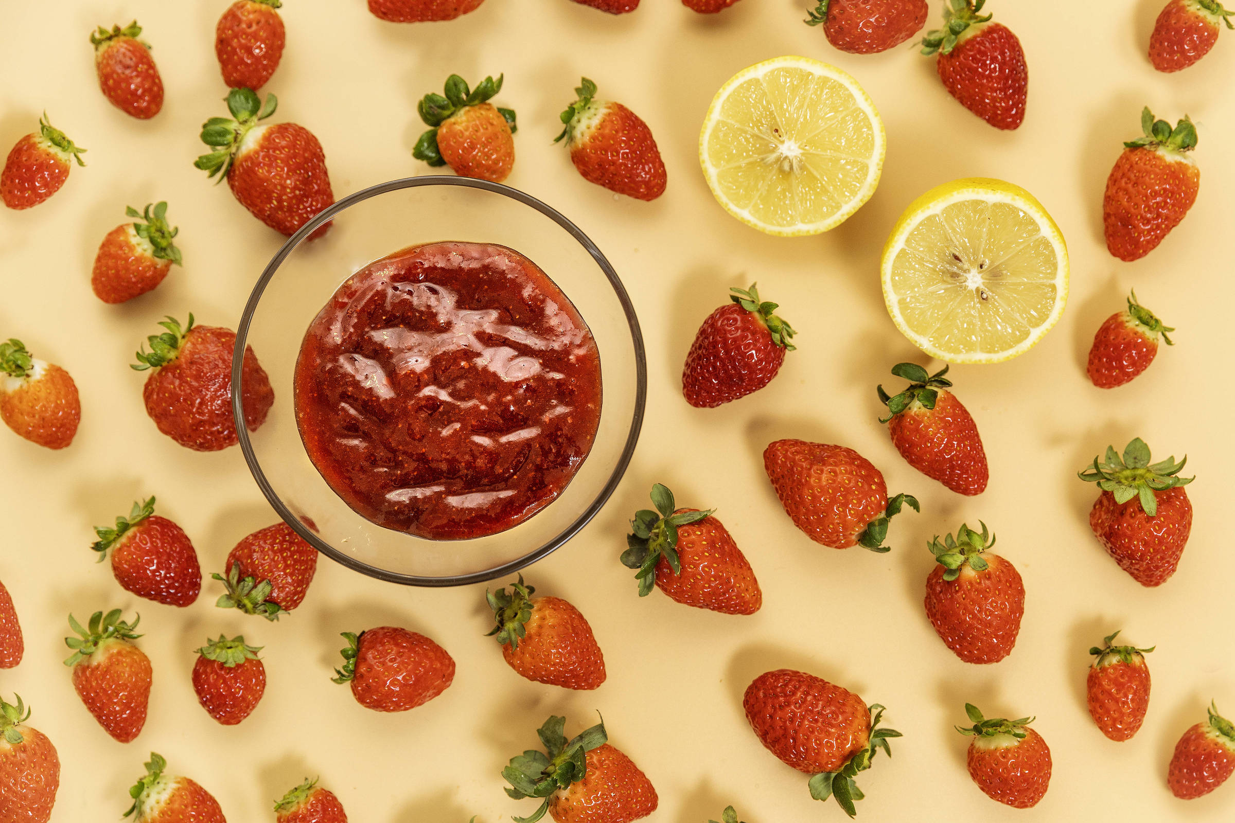 Aproveite as frutas por inteiro para fazer compotas e geleias em casa