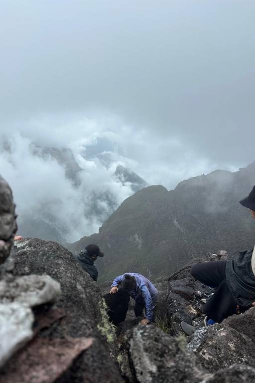 A geóloga Mayara Teixeira em expedição ao pico da Neblina, no Amazonas