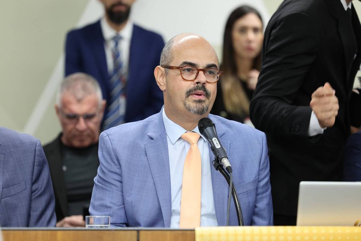 Governo Zema propõe repassar UEMG e ações na Copasa e Cemig à União