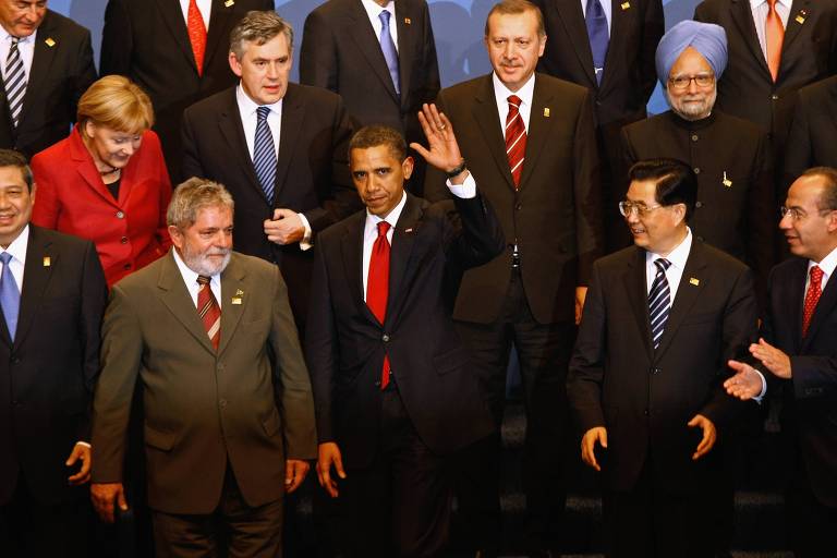 Reunião da cúpula do G-20 realizada em Pittsburgh, na Pensilvânia, EUA: Lula, Barack Obama (c), Angela Merkel (vermelho), Gordon Brown, Recep Tayyip Erdogan, Hu Jintao, e Felipe Calderón Hinojosa