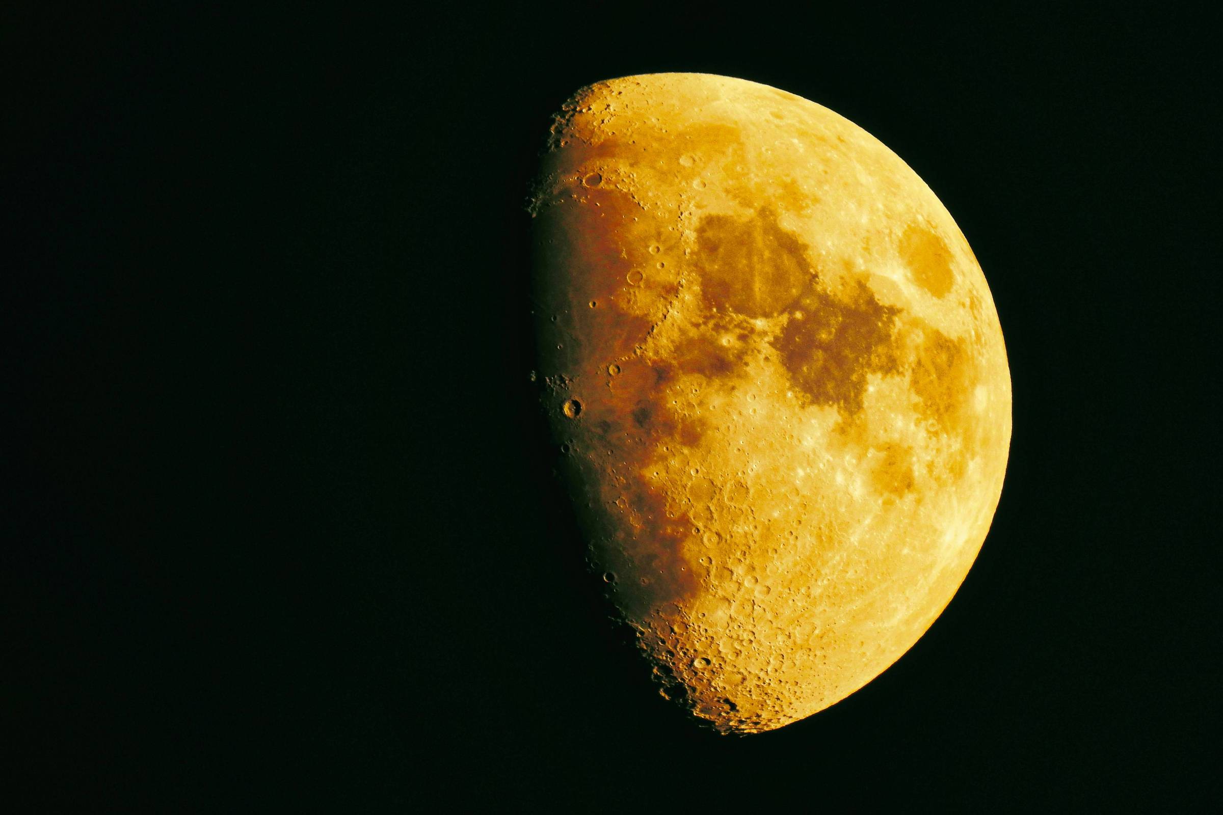Lua de wesak é associada à renovação espiritual