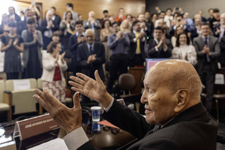 Jurista José Afonso, 100, é homenageado em evento na USP com Barroso