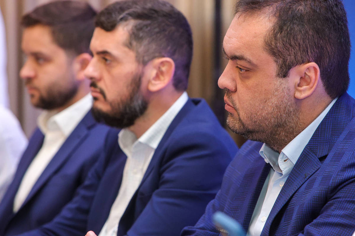 Castro tenta organizar 'dança das cadeiras' em acordo com vice para indicar sucessor