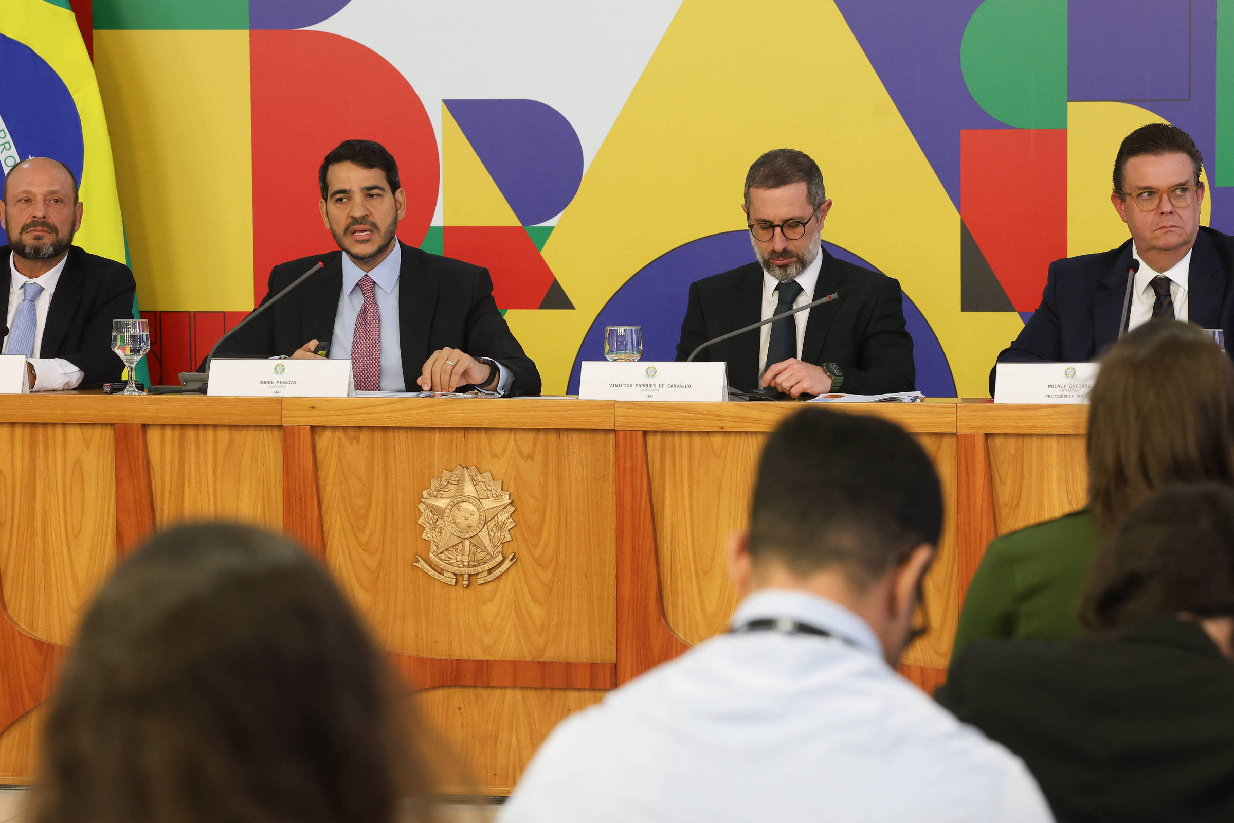 Uso de dinheiro público para ressarcimento a aposentados do INSS vira foco de tensão no Planalto
