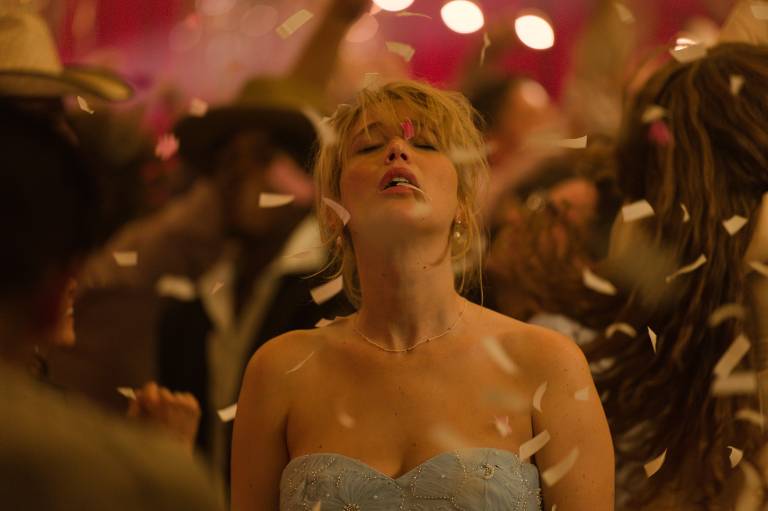 Jennifer Lawrence em cena do filme "Die My Love", de Lynne Ramsay