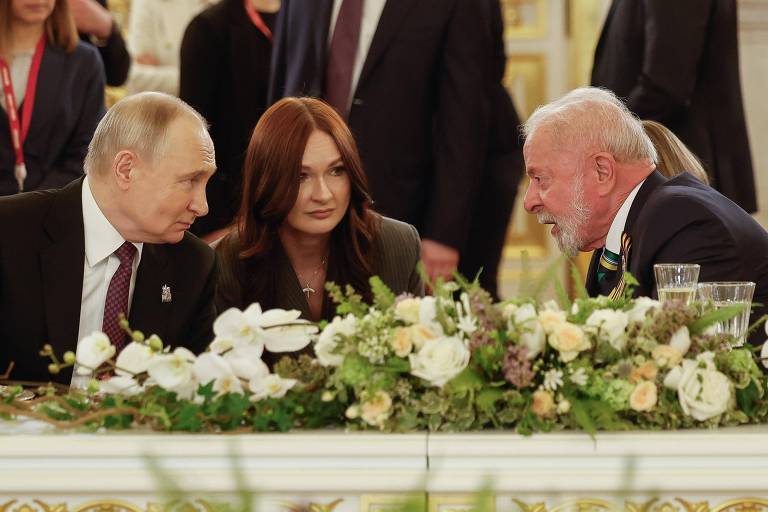 Lula janta com Putin em Moscou durante celebrações dos 80 anos do fim da Segunda Guerra Mundial