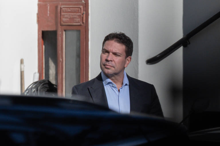 Alexandre Ramagem (PL) é deputado federal pelo Rio de Janeiro e chefiou a Abin (Agência brasileira de inteligência) no governo Bolsonaro. Há suspeita de aparelhamento do órgão durante a gestão do ex-presidente