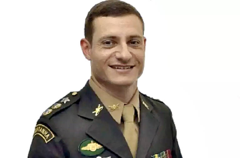 Guilherme Marques de Almeida, tenente-coronel do Exército, agiu em grupos de manifestante golpistas plantando, entre outros conteúdos, ideias do escritor Olavo de Carvalho
