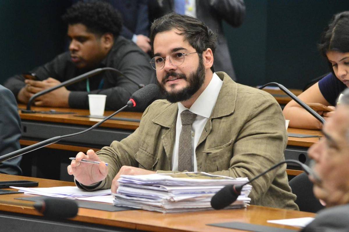 Rede e PDT entram com ação no STF contra decisão da Câmara que livra Ramagem