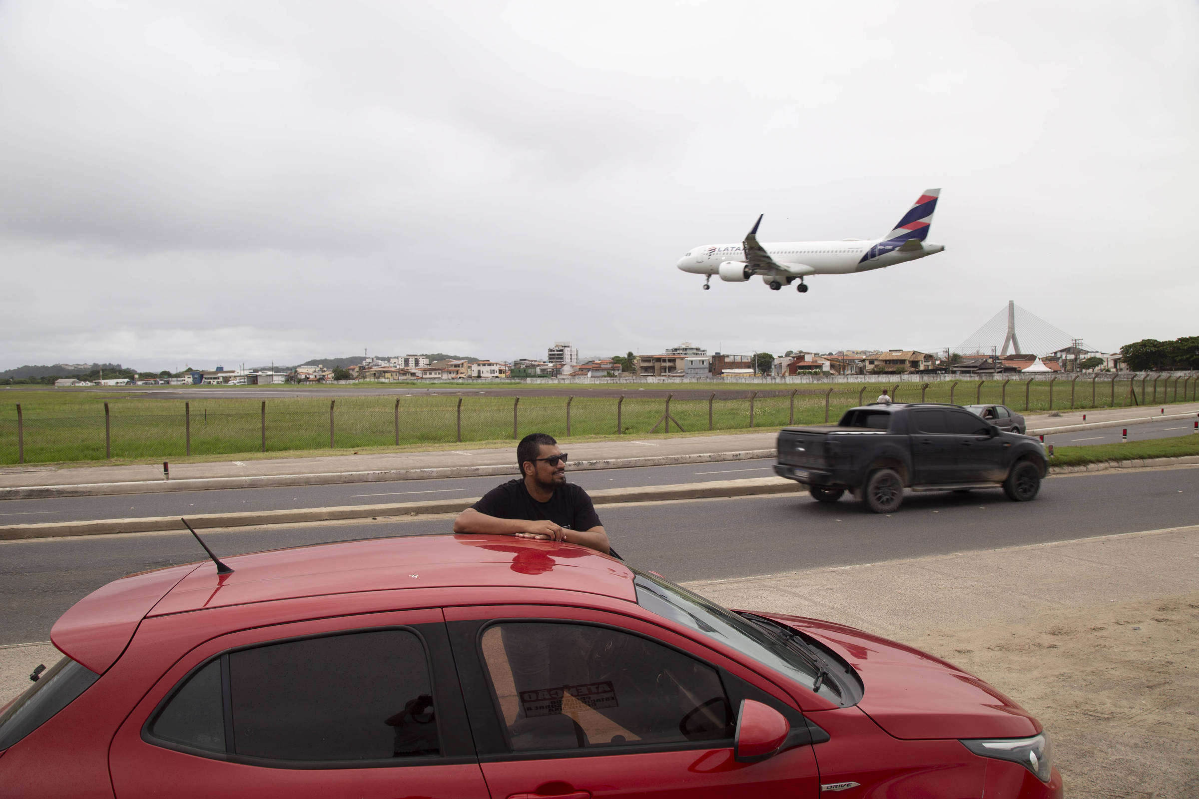 Controladores de voo recorrem a bicos com Uber e aulas para complementar renda