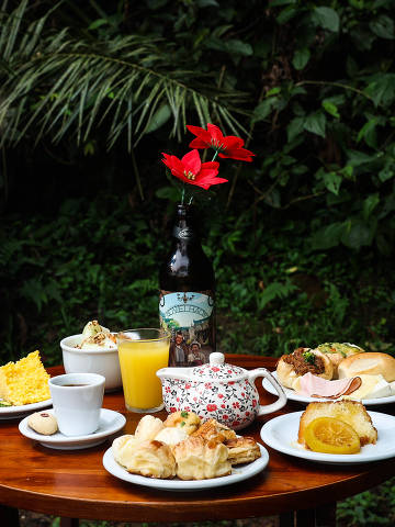 SAO PAULO/ SP, BRASIL, 28/04/2025: Café colonial oferecido pelo restaurante O Velhão, no parque Horto Florestal é opção de passeio no Dia das Mães  (Foto: Zanone Fraissat/Folhapress, GUIA)***EXCLUSIVO****