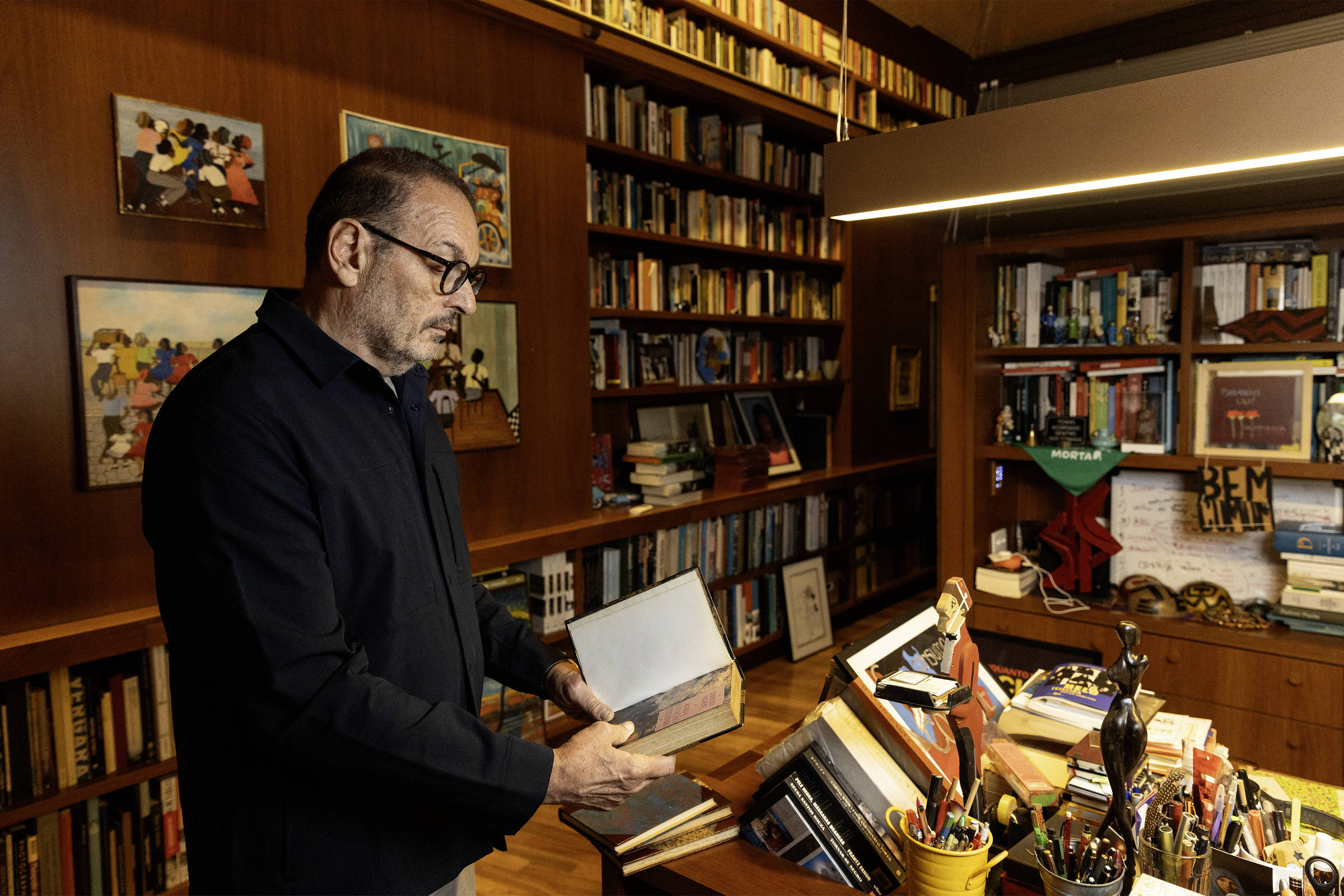 Em livro de memórias, Luiz Schwarcz atribui seu sucesso como editor a acaso e amigos
