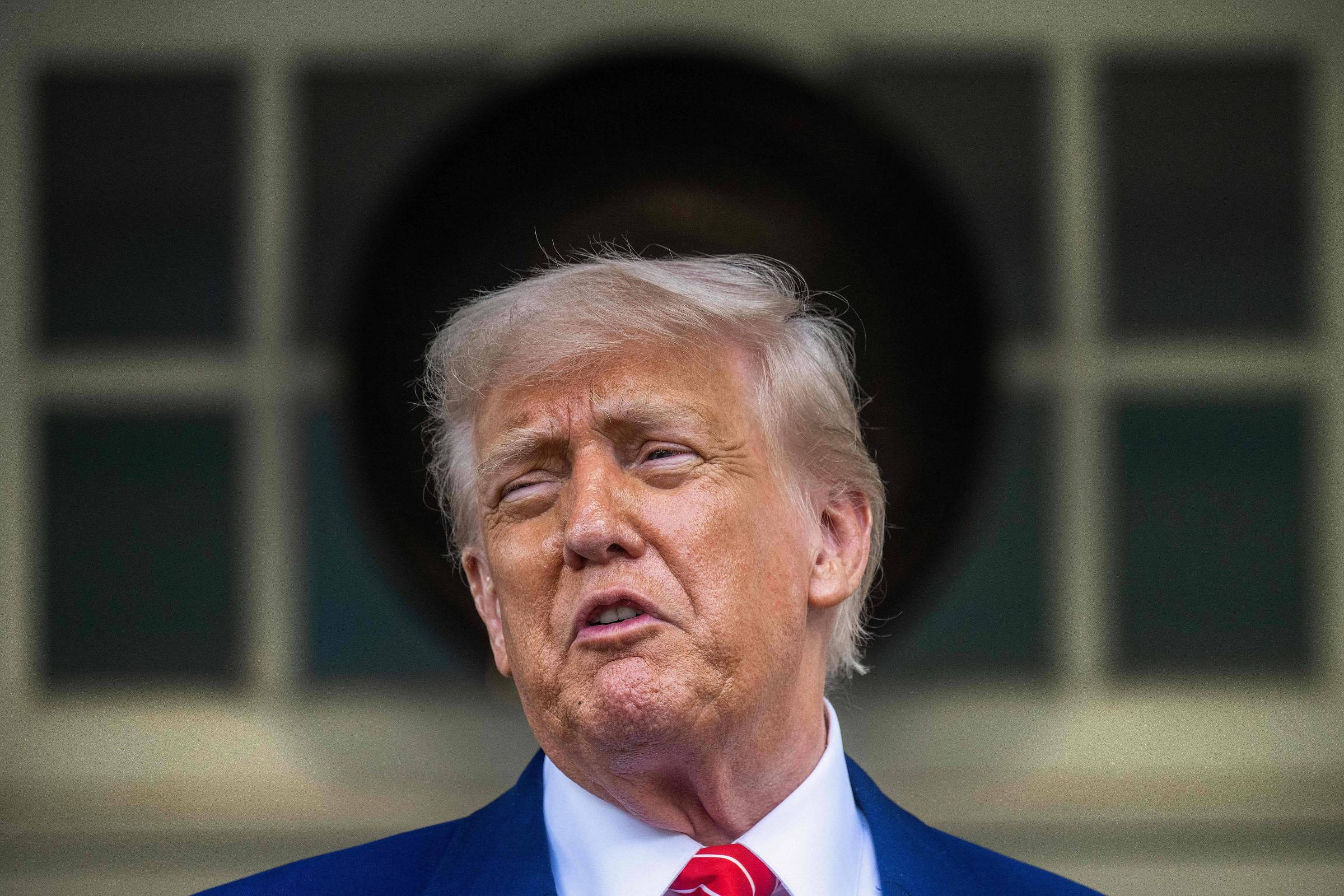 Trump propõe aumentar imposto para rendas superiores a US$ 2,5 milhões
