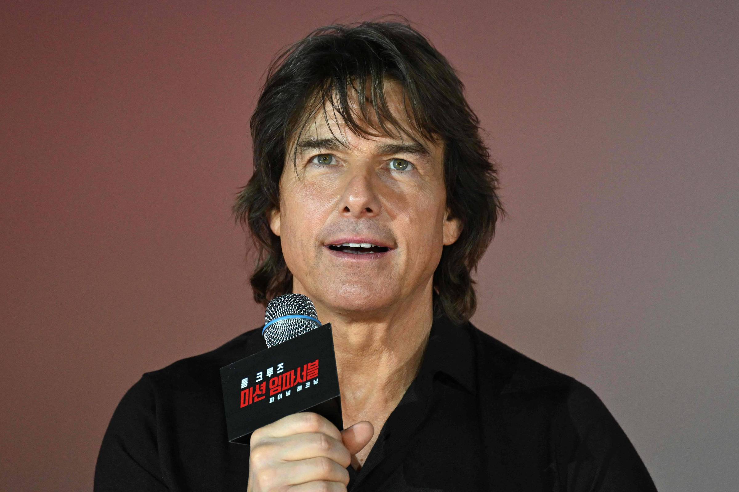 Tom Cruise, aliado de Trump, desvia de pergunta sobre tarifas em filmes