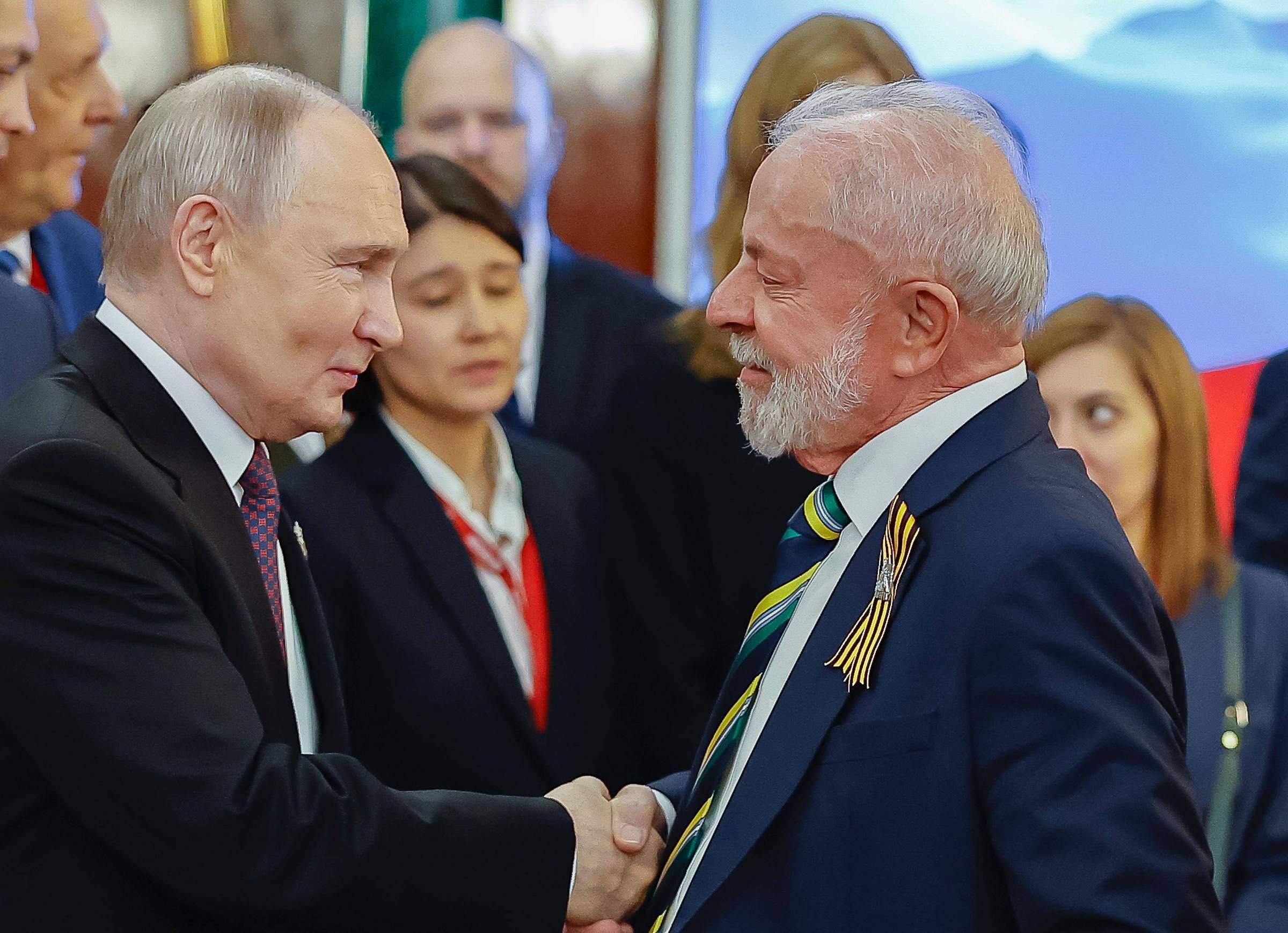 Lula defende participação na festa de Putin e vê críticas como pequenez
