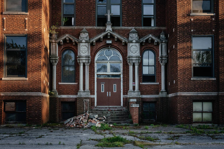 Igreja de Santa Maria da Assunção, hoje aos pedaços, onde Robert Prevost costumava ir em Chicago
