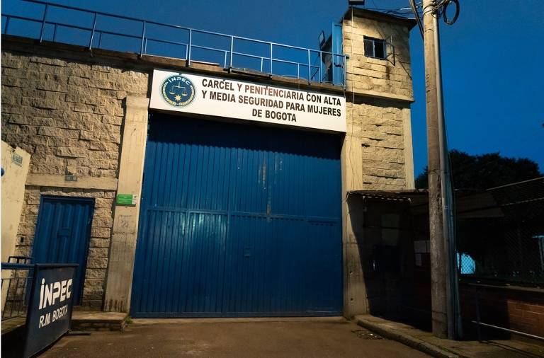 Fachada do presídio feminino El Buen Pastor, em Bogotá. A Folha integrou uma comitiva de jornalistas internacionais que visitou a cadeia feminina em 29 de abril