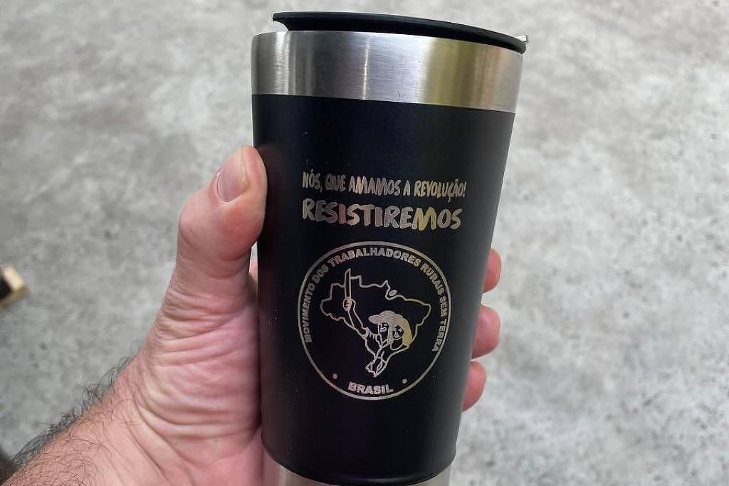 Feira do MST tem melhor abacaxi do mundo e 'copo Stálin'
