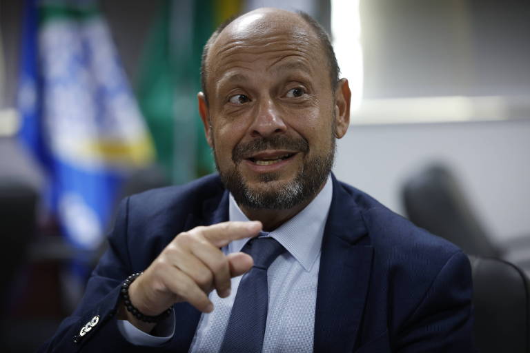 Temos que revisar processos de todos os benefícios, diz presidente do INSS após escândalo dos descontos