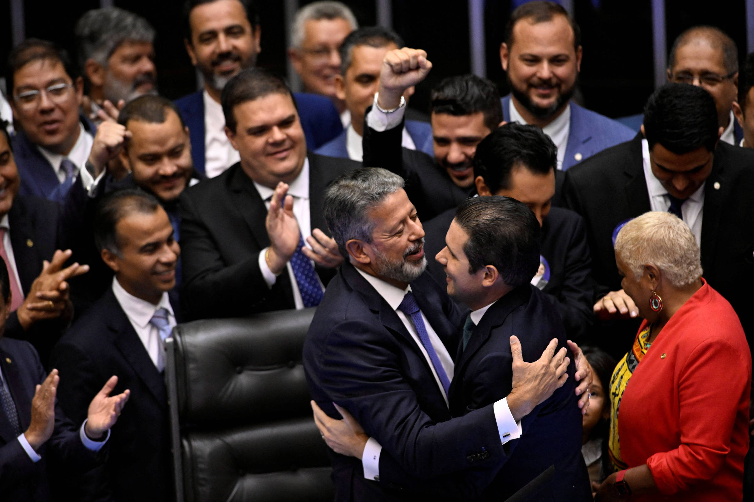 Congresso para, centrão e direitão trabalham por dinheiro, anistias e mais atraso em 2027