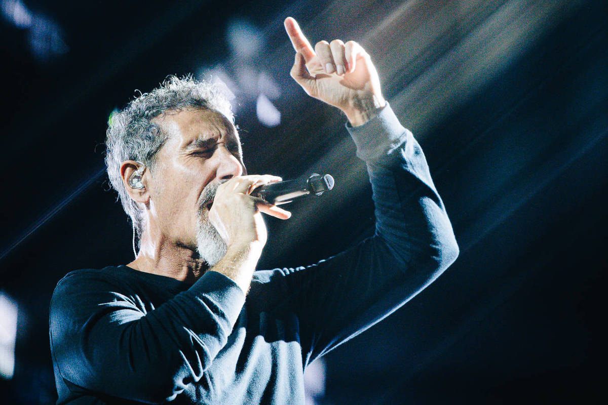 System of a Down, mesmo sob chuva, incendeia São Paulo em primeiro dos shows na cidade